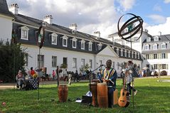 Rumpenheimer Kunsttage 2017: Kotey Niikoi – Trommel – Klänge inmitten von Kunst