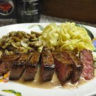 Rumpsteak mit Bandnudeln und Rahmpilzen