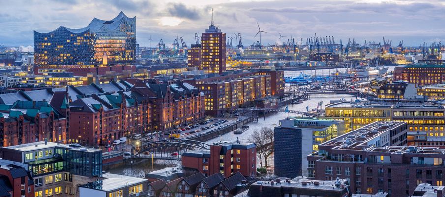 Rundblick über den Hafen