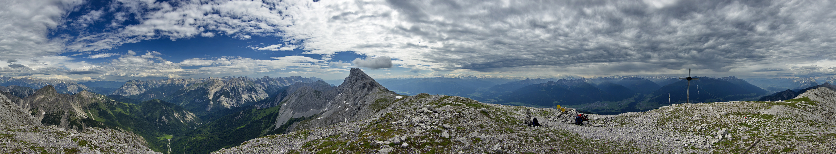 Rundblick vom Großen Solstein im Karwendelgebirge