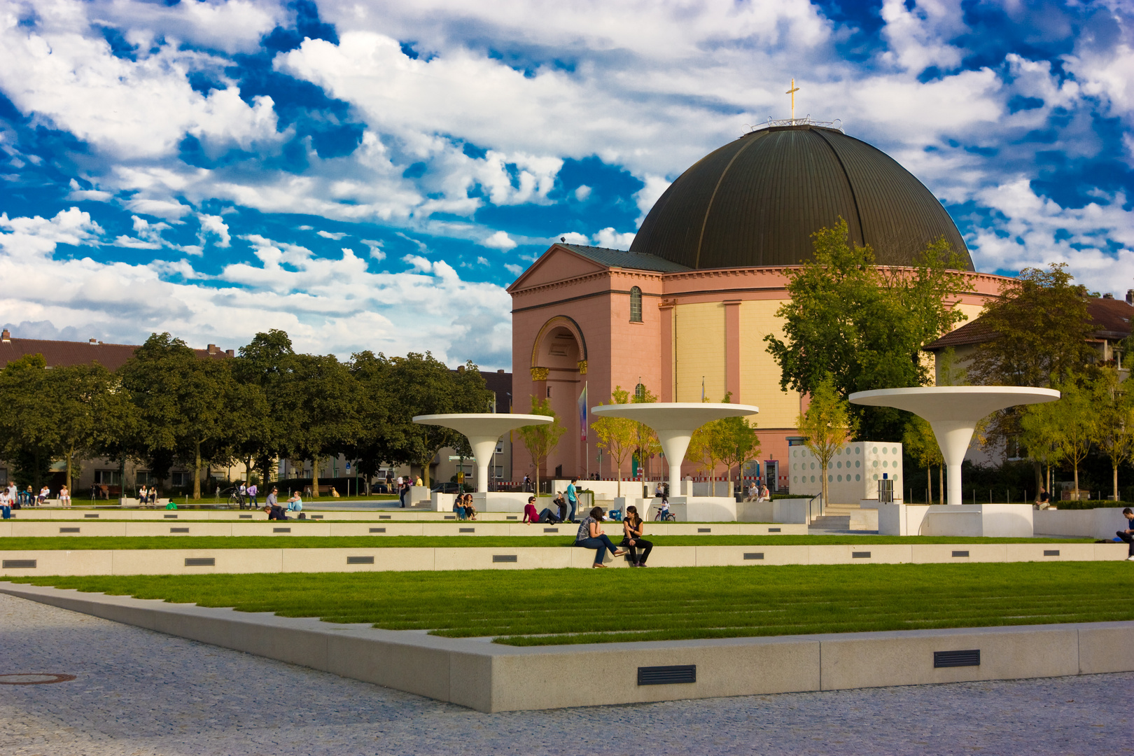 Runde Kirche und Theaterplatz