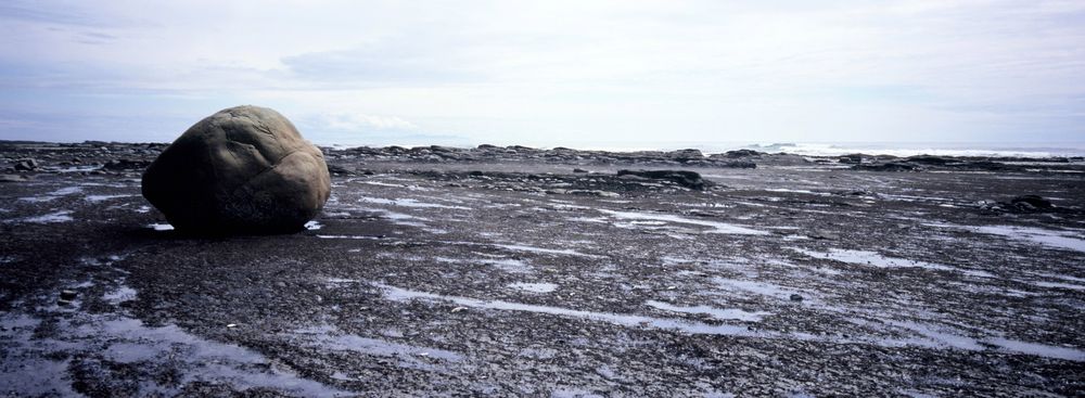 Runde Steine - Kraft des Meeres von Max Schlorff 