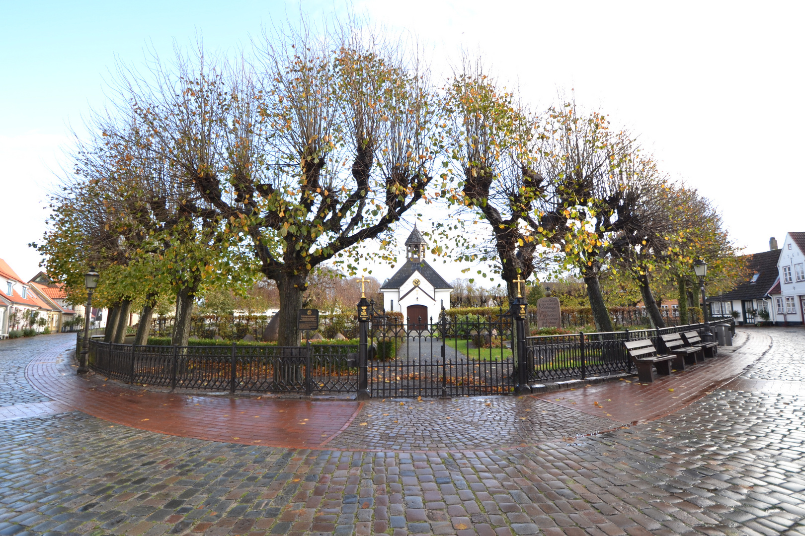 Rundfriedhof mit Kapelle