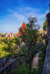 Rundgang entlang der Burgmauern