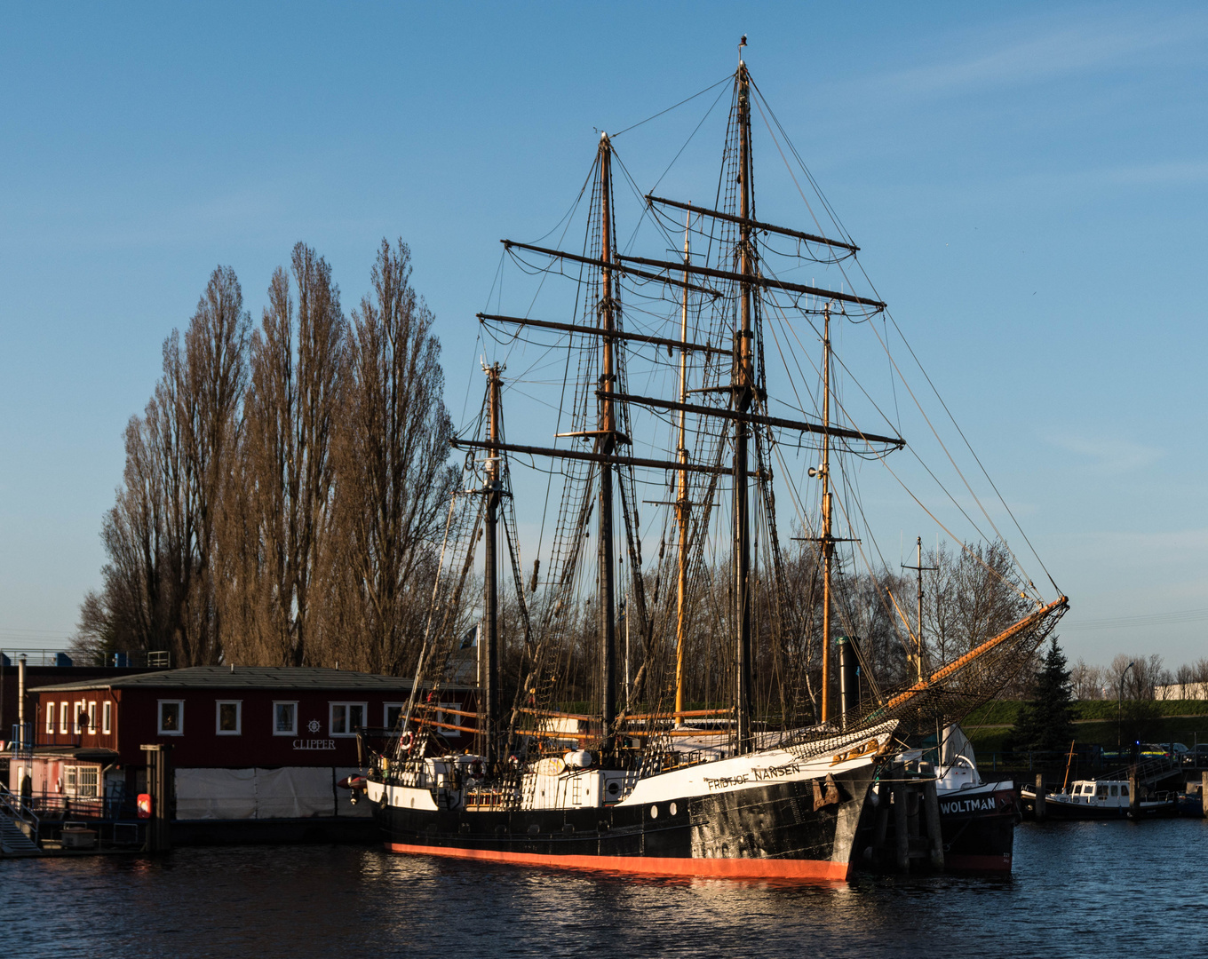 Rundgang im Harburger Hafen mit viel Sonne 