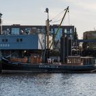 Rundgang im Harburger Hafen mit viel Sonne 