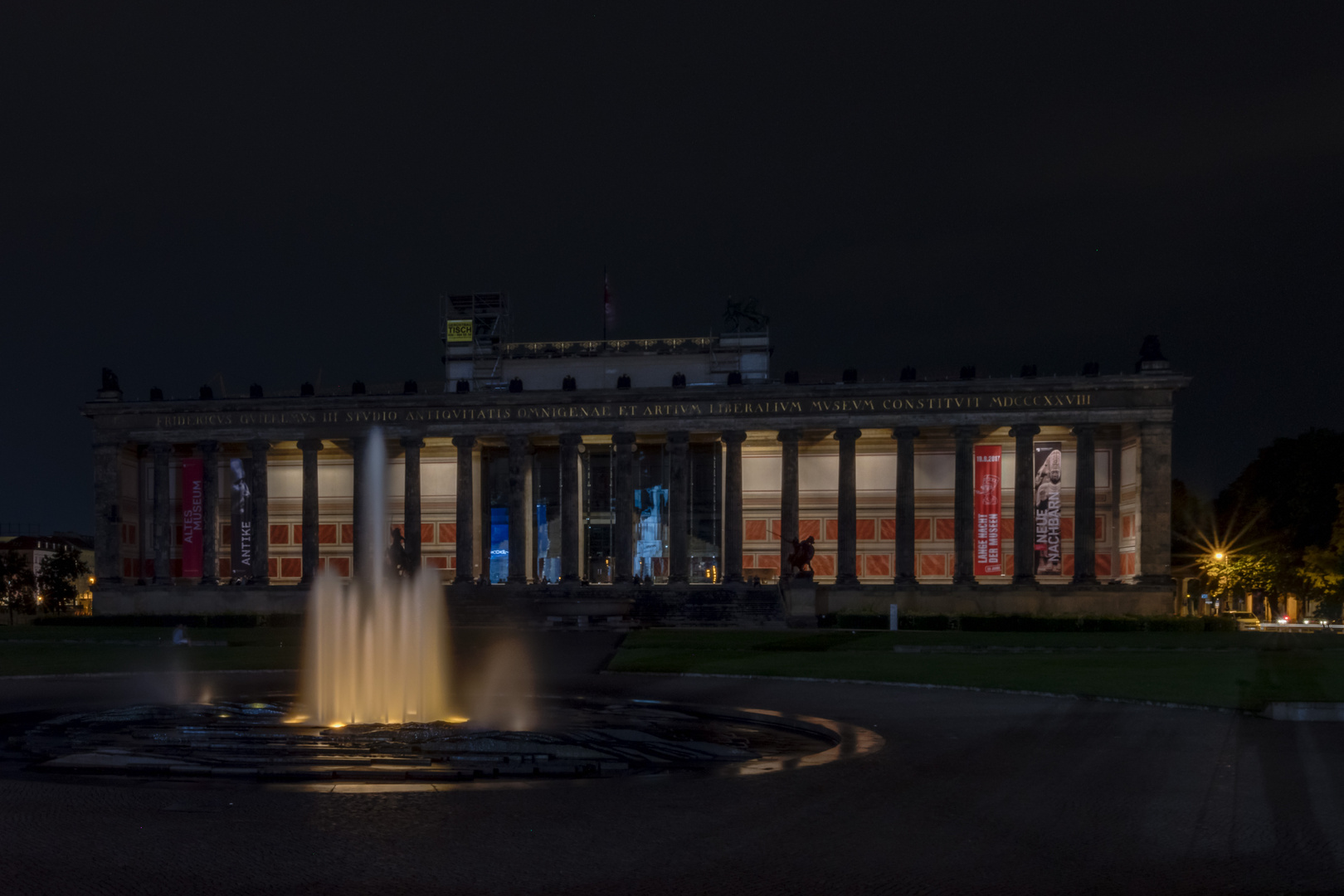 Rundgang mit Gendarmenmarkt und Berliner Dom