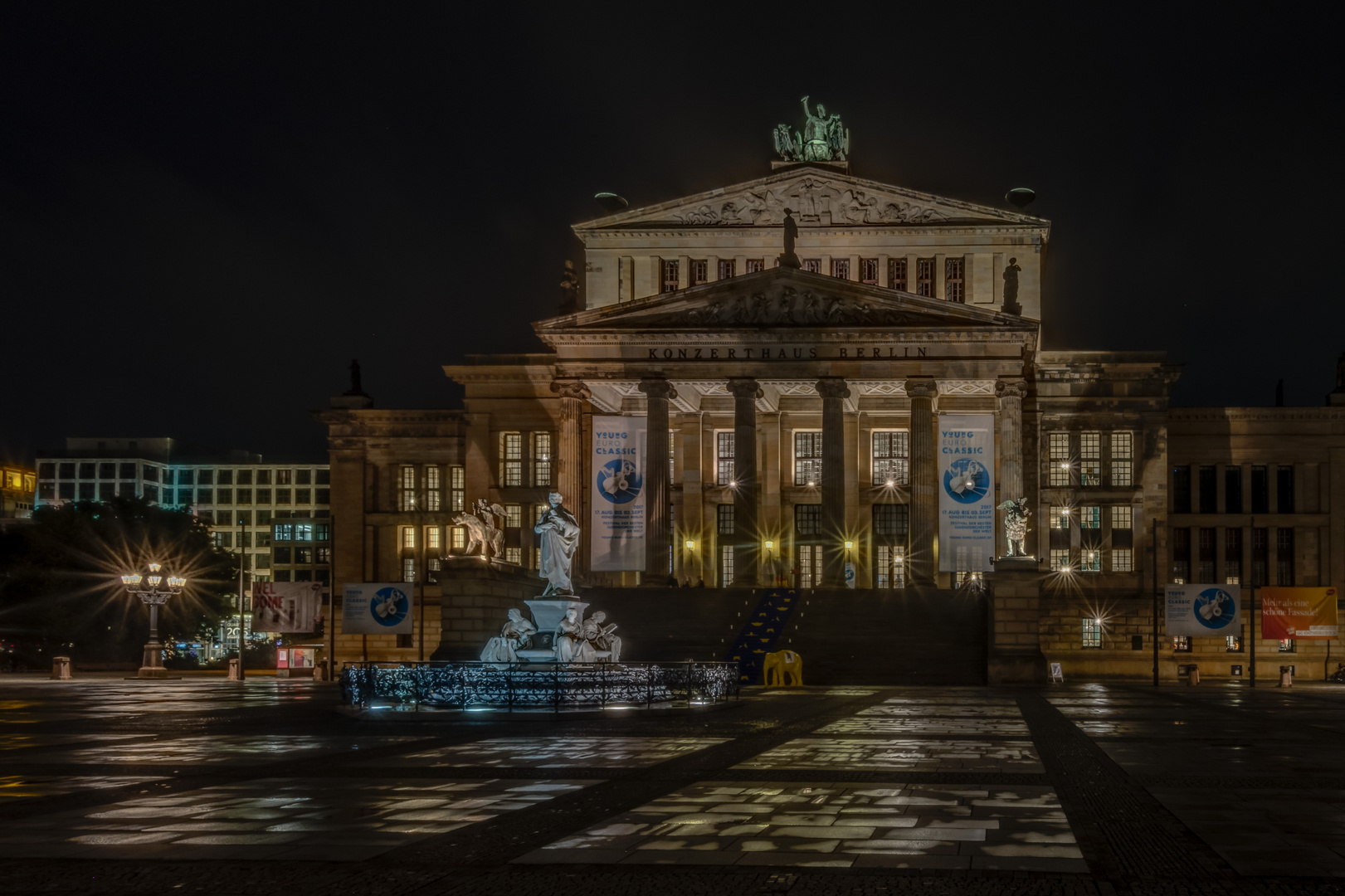 Rundgang mit Gendarmenmarkt und Berliner Dom