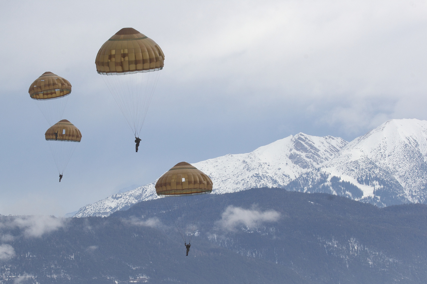 Rundkappenfallschirmspringer -  In Mieming in Tirol - 31 1 2020