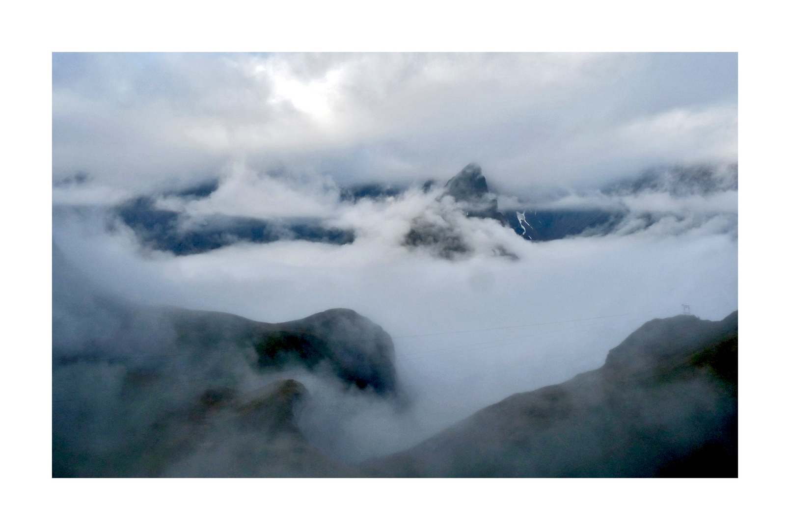 Rundrum Wolken, neblig' Staunen - ich möcht' mich legen in die Daunen!