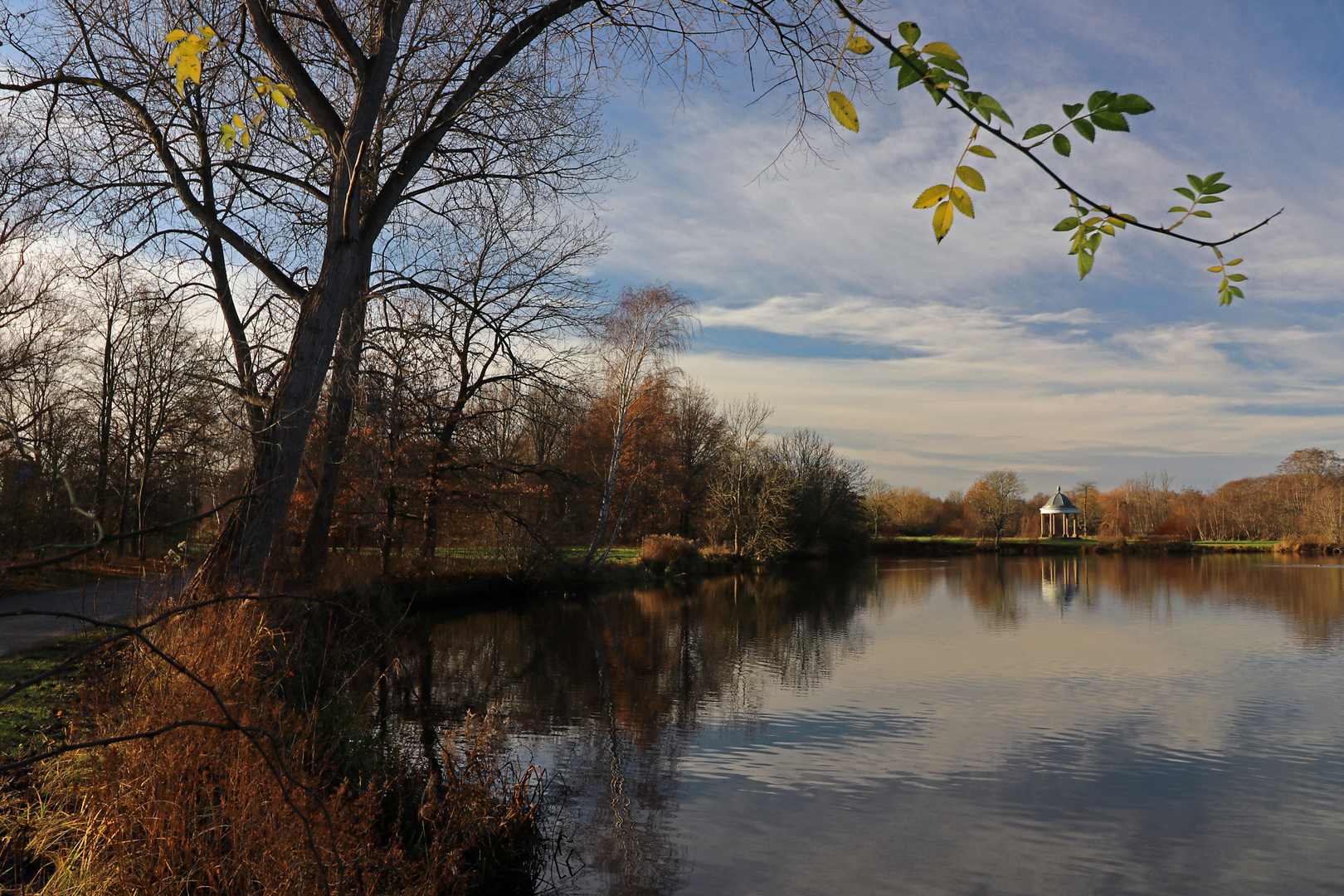 Rundtempel am Teich