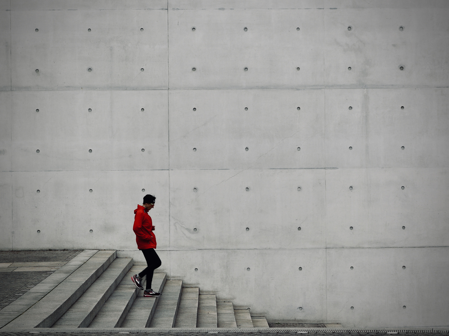 Running Jogging Jogger Berlin Bundestag rot red Treppen Stufen grau