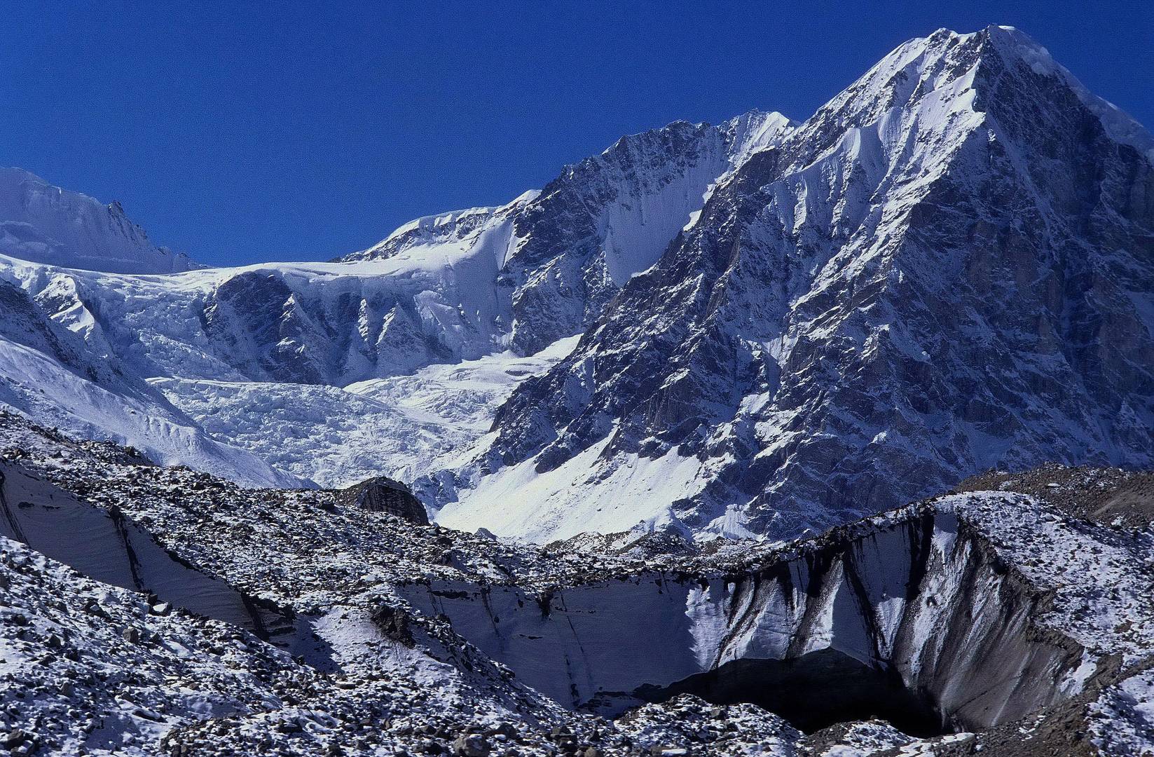 Rupal-Tal mit Gletscher