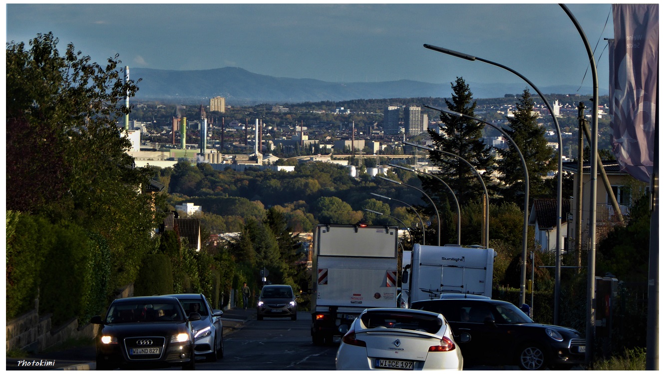 Rush-hour auf der Hügelstraße 