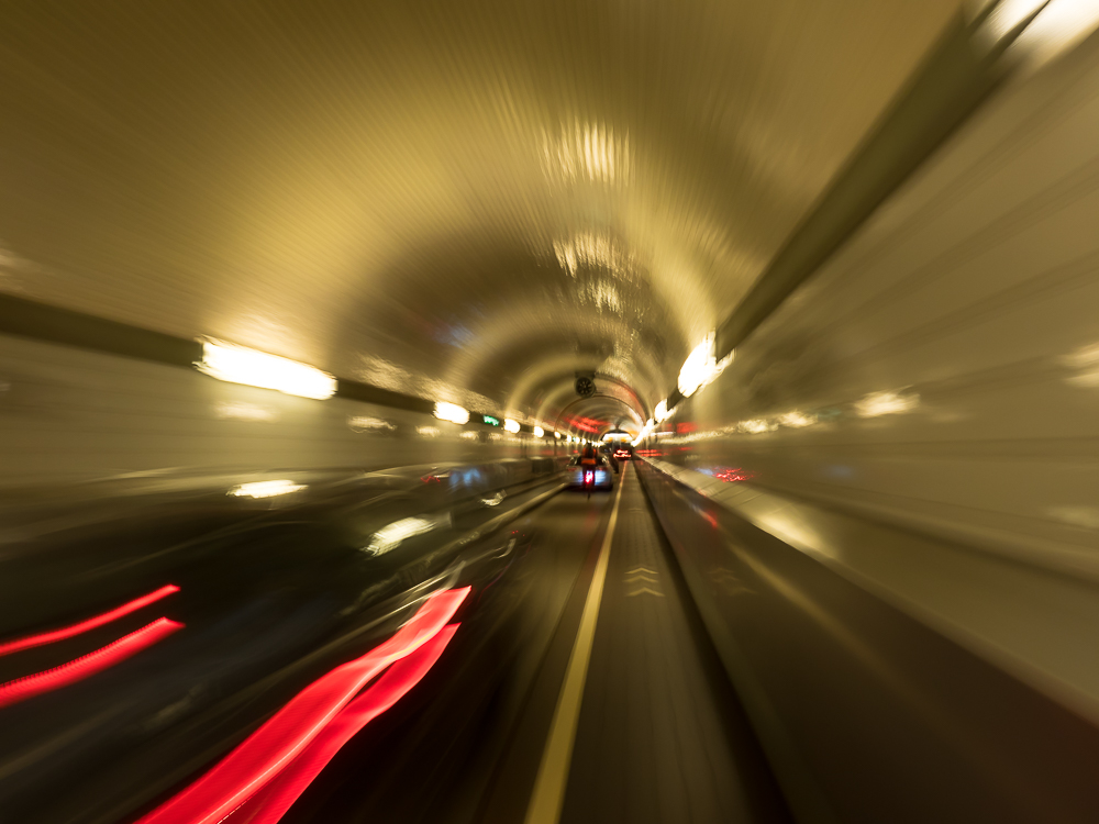 RUSH HOUR im alten Elbtunnel