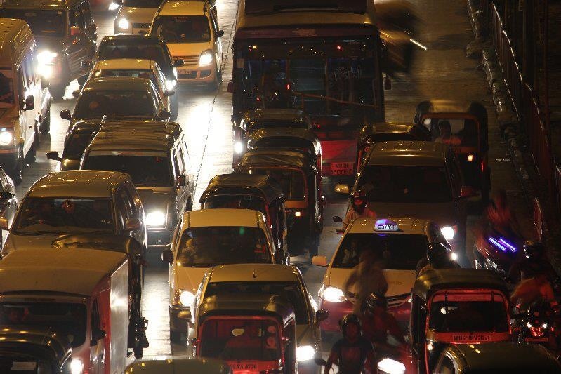 Rush hour traffic in mumbai, India