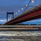 Rush Hour unter der Rheinbrücke