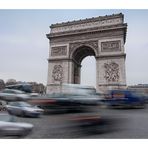 Rushhour am Arc de Triomphe