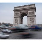 Rushhour am Arc de Triomphe