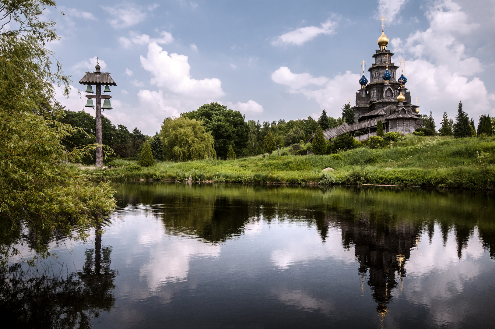 Russisch-orthodoxe Holzkirche des Heiligen Nikolaus