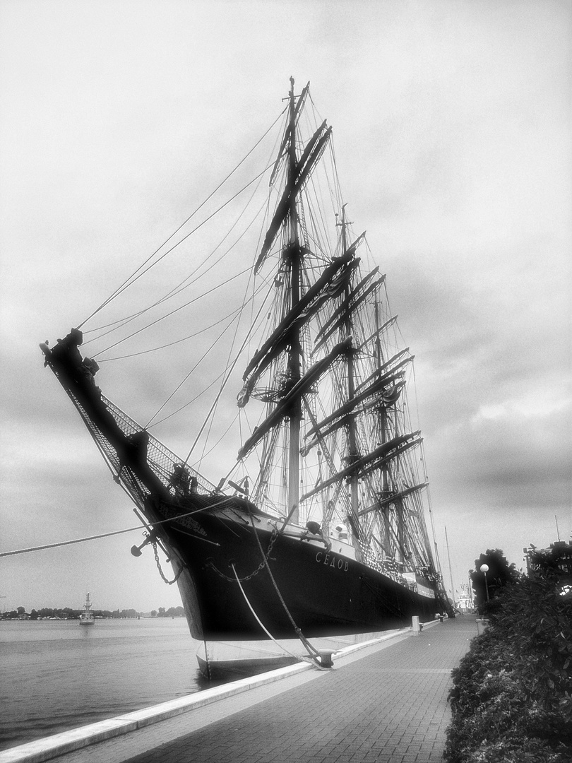 Russische Dreimast-Bark zu Besuch in Wilhelmshaven