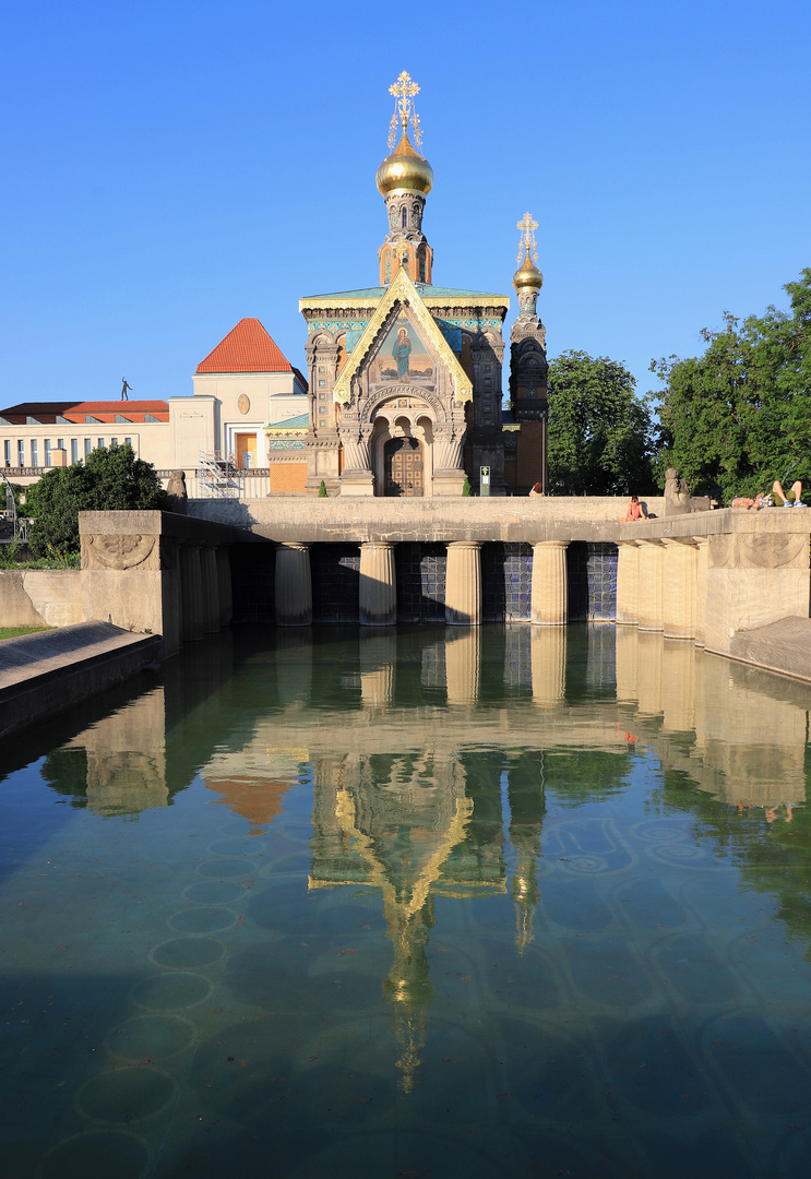 russische kapelle gespiegelt