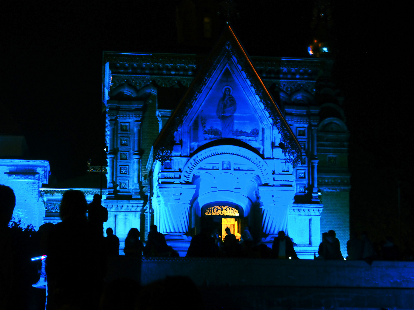 Russische Kapelle in blau getaucht