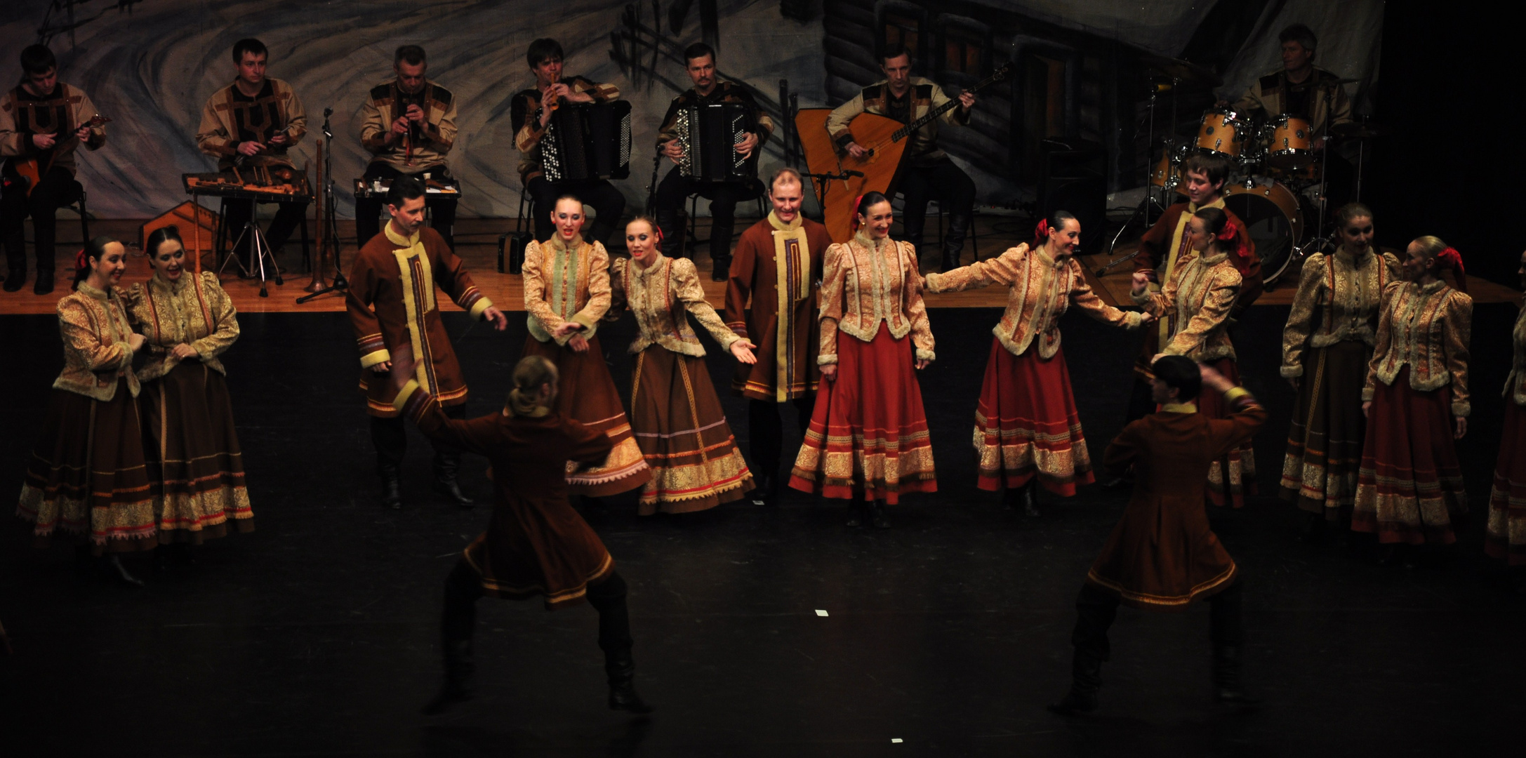 Russische Weihnachtstänze und Musik auf der Bühne 3