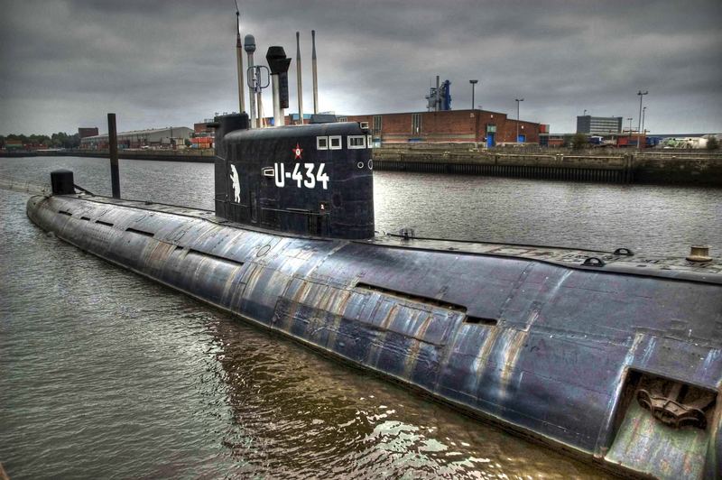 russisches U-Boot im Hamburger Hafen