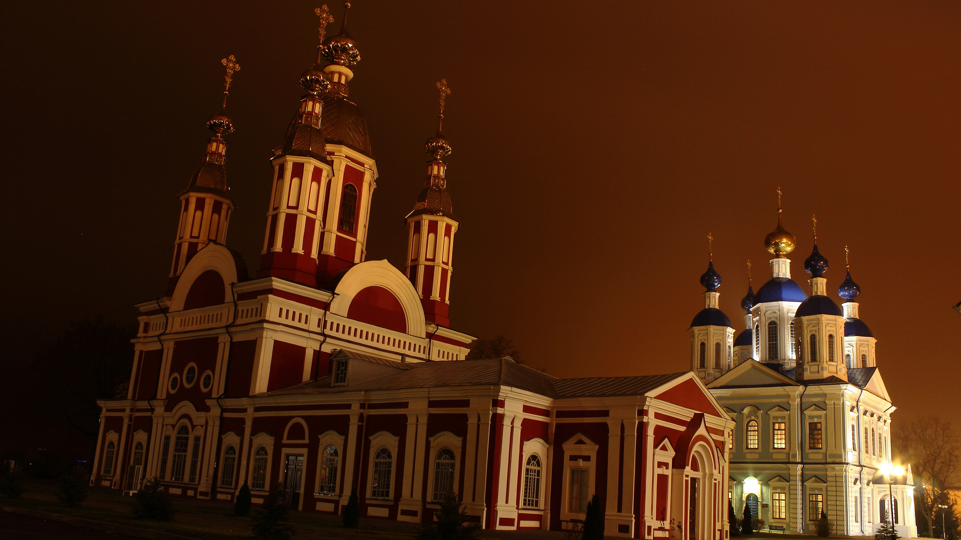 Russland - Kirchen in der Nacht