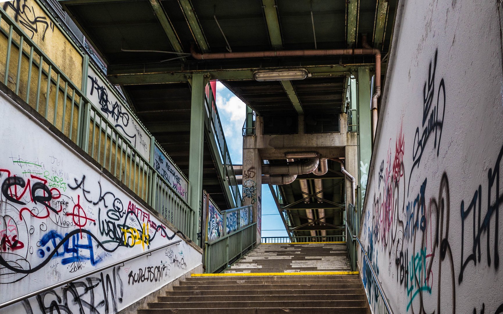 Rustensteg von unten gesehen (quert die Gleisanlagen der Westbahn)