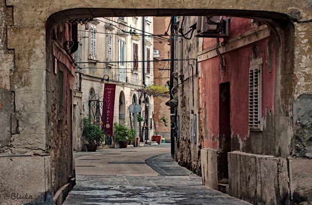 Rustikaler Gassenblick