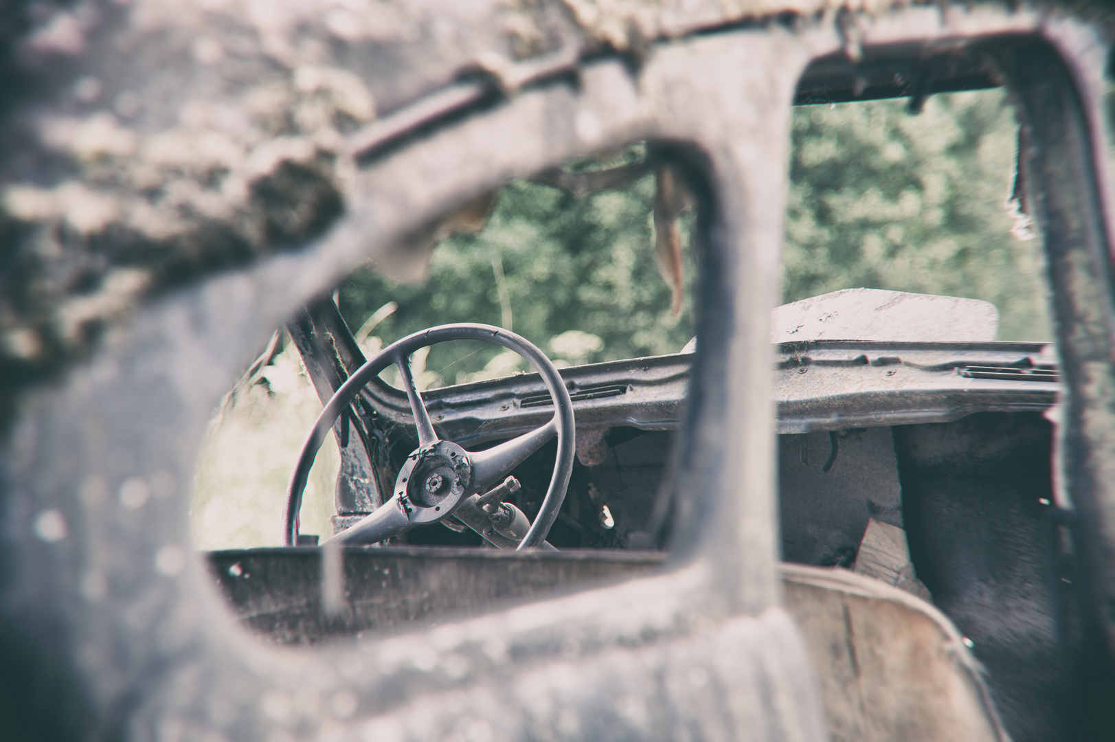 Rusty Car - steering wheel