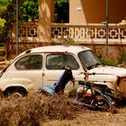 Rusty fiat 500 vs. parts of vespa