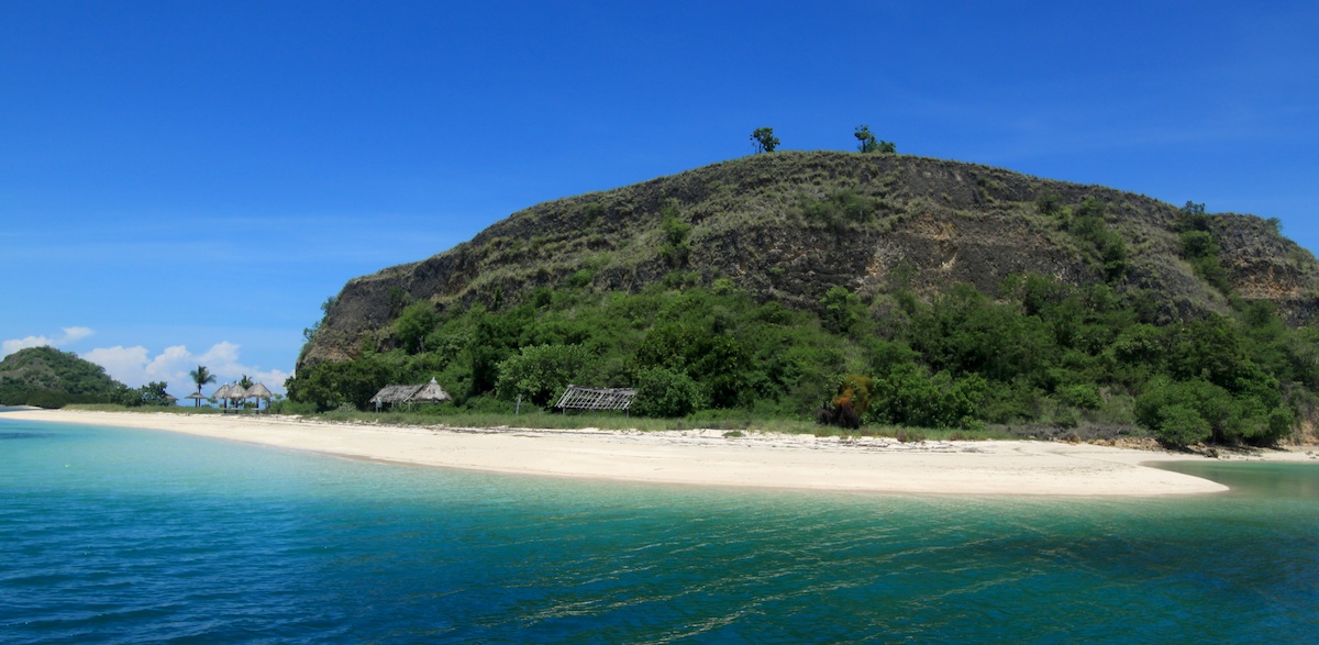 Rutong beach island - Riung marine park Flores