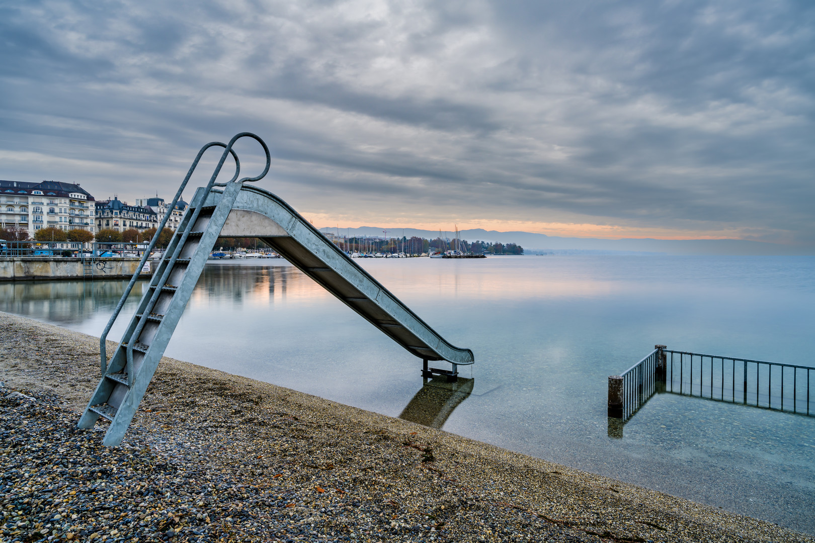 Rutsche am See