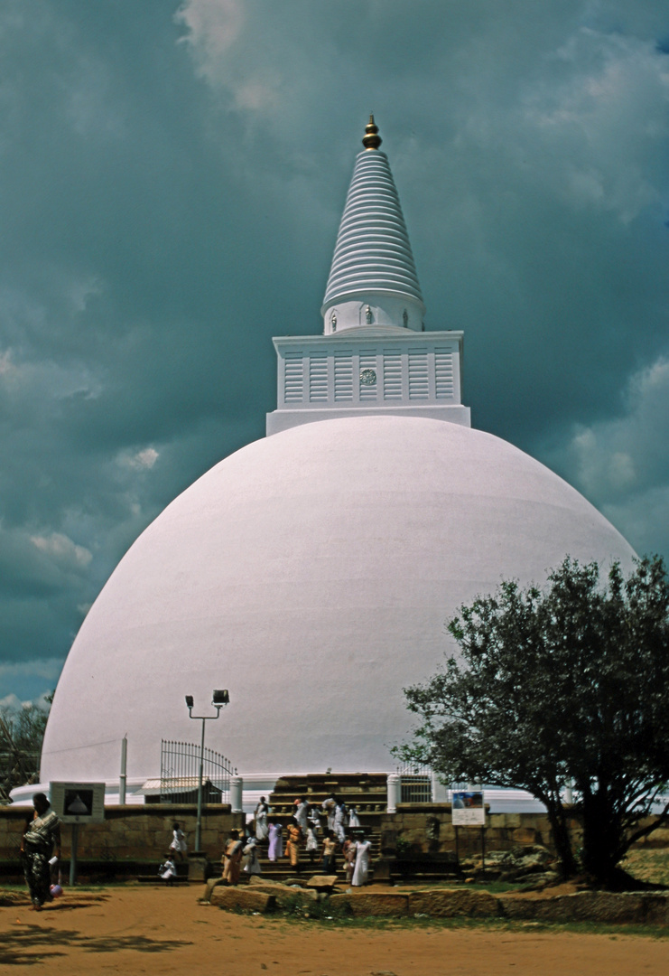 Ruvanvelisaya Dagoba