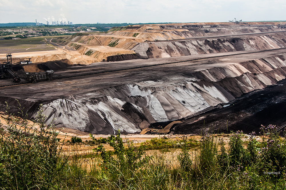 RWE Braunkohlentagebau Garzweiler mit Kraftwerk