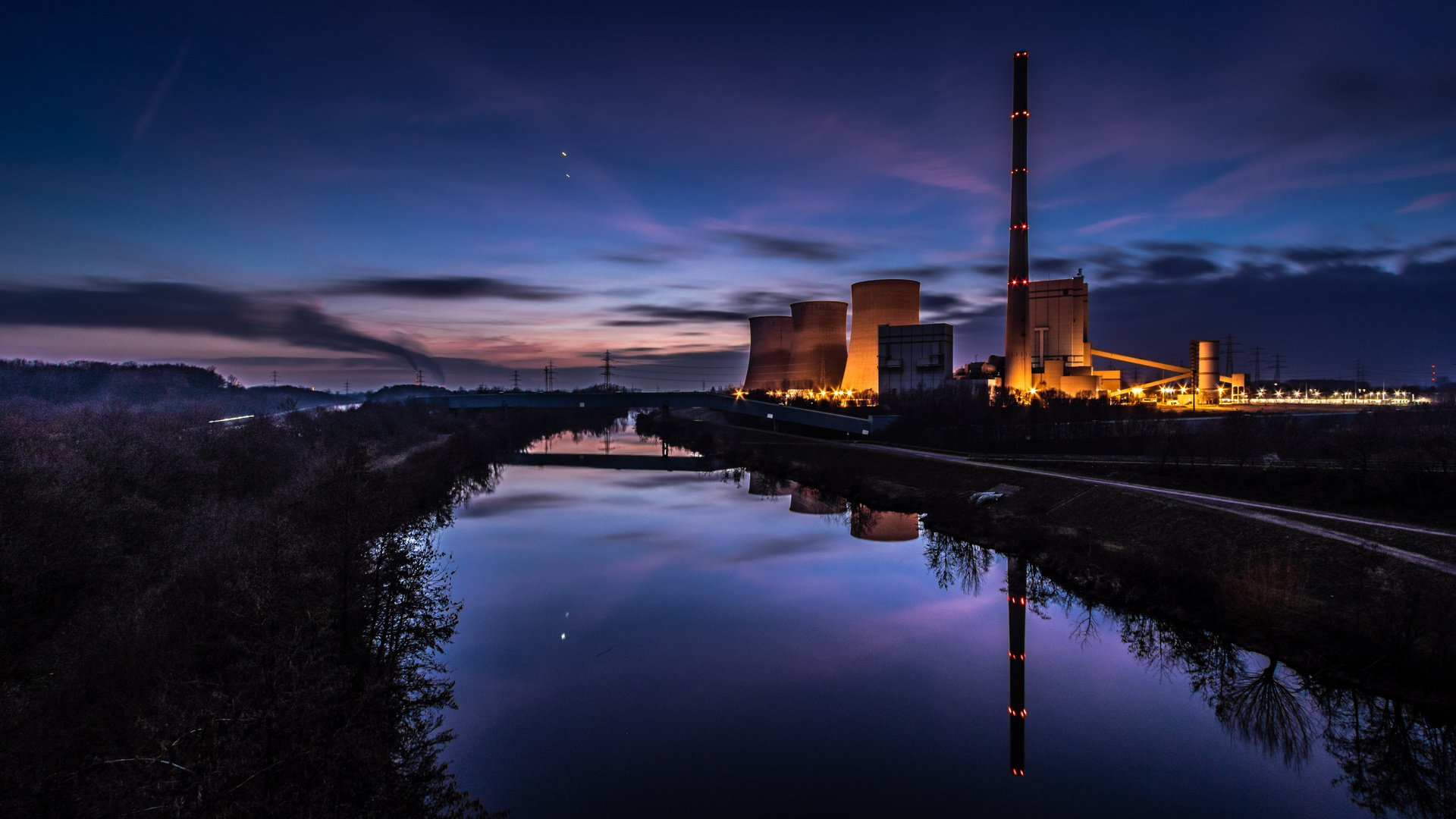 RWE Gerstein Kraftwerk mit den Planeten Jupiter und Venus am Abendhimmel