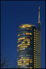 RWE-Turm bei Nacht