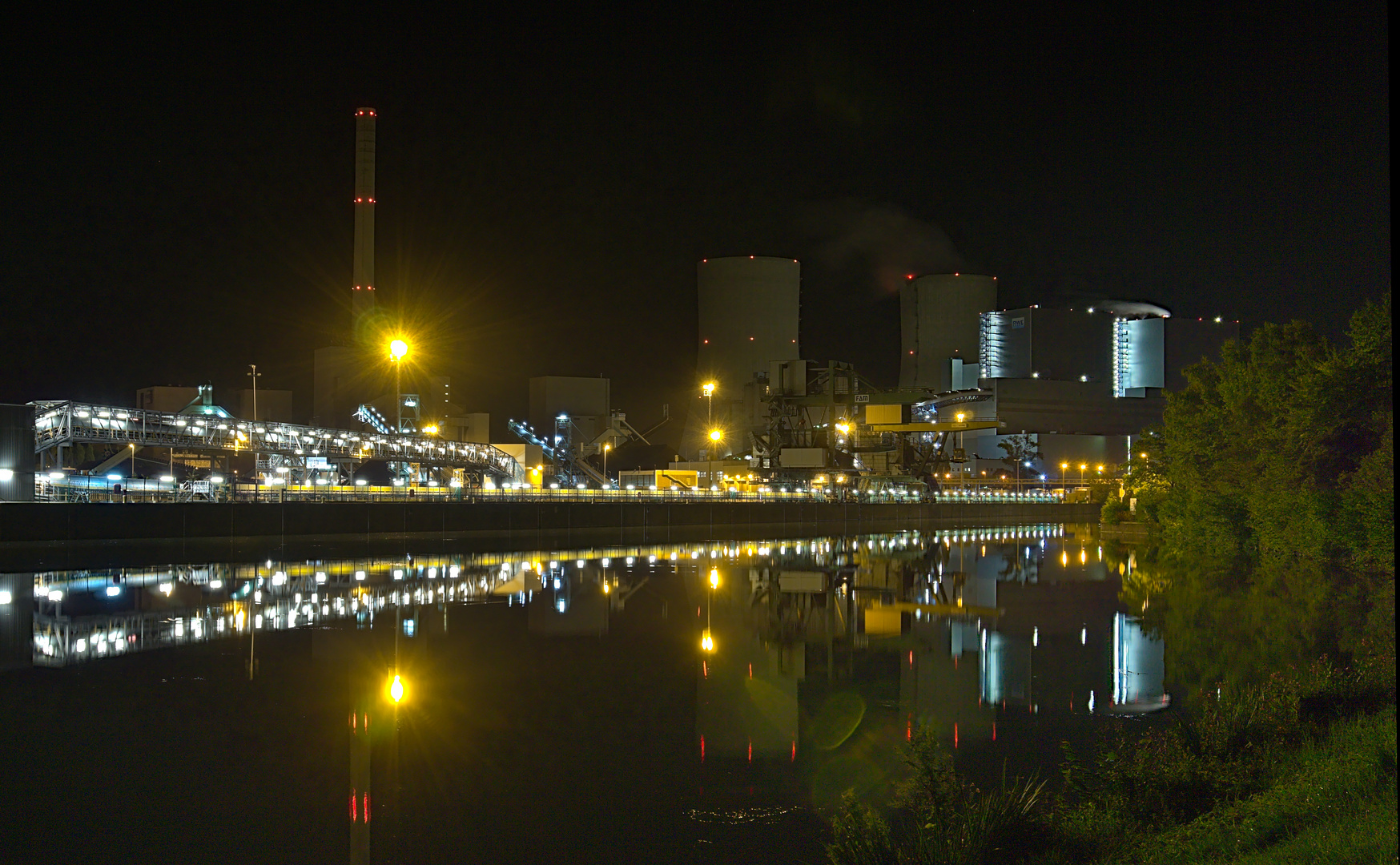 RWE Üntrop bei Nacht...