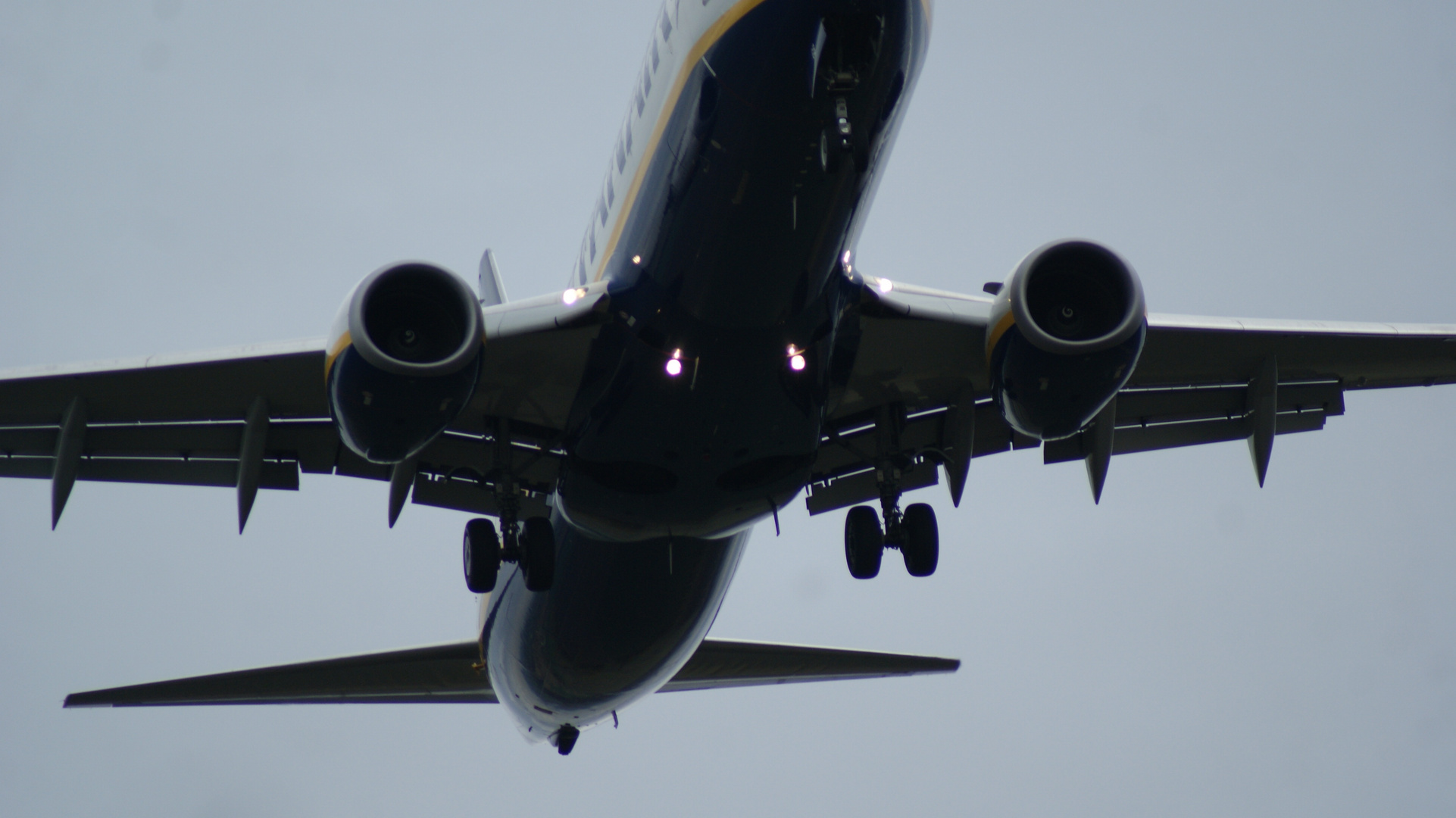 Ryanair B737-800 anflug Airport Magdeburg-cochstedt