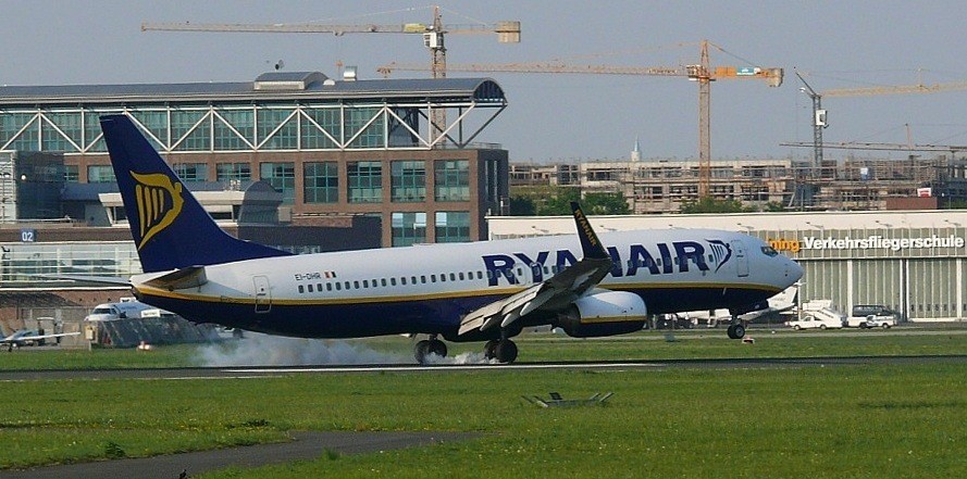 Ryanair, Boeing 737-800 (1° nach rechts gedreht)