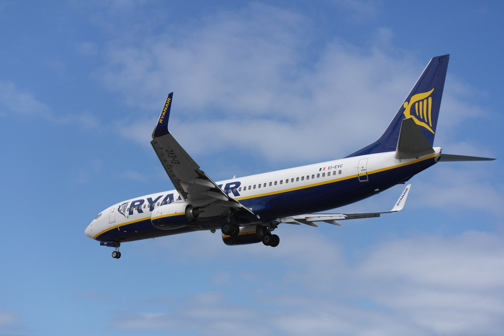 Ryanair - Boeing 737-8AS 1