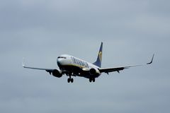 Ryanair - Boeing 737-8AS 2