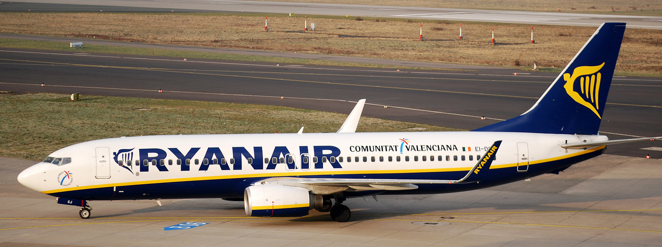 Ryanair Boeing 737 - Warum landete sie in Düsseldorf International ?