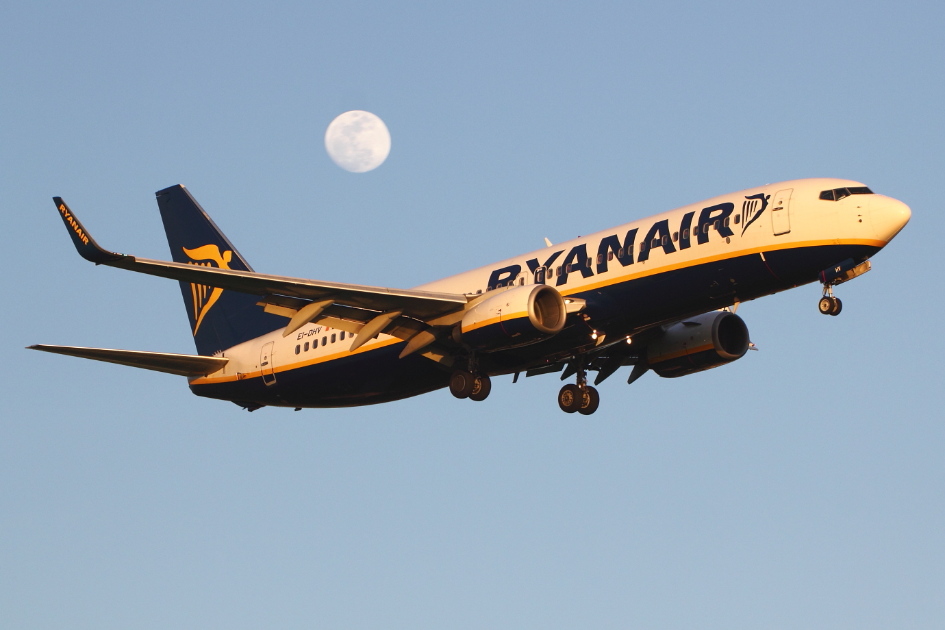 Ryanair + Mond