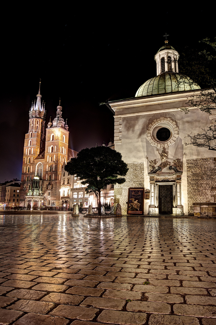 Rynek Glowny of the Old Town in Kraków at night