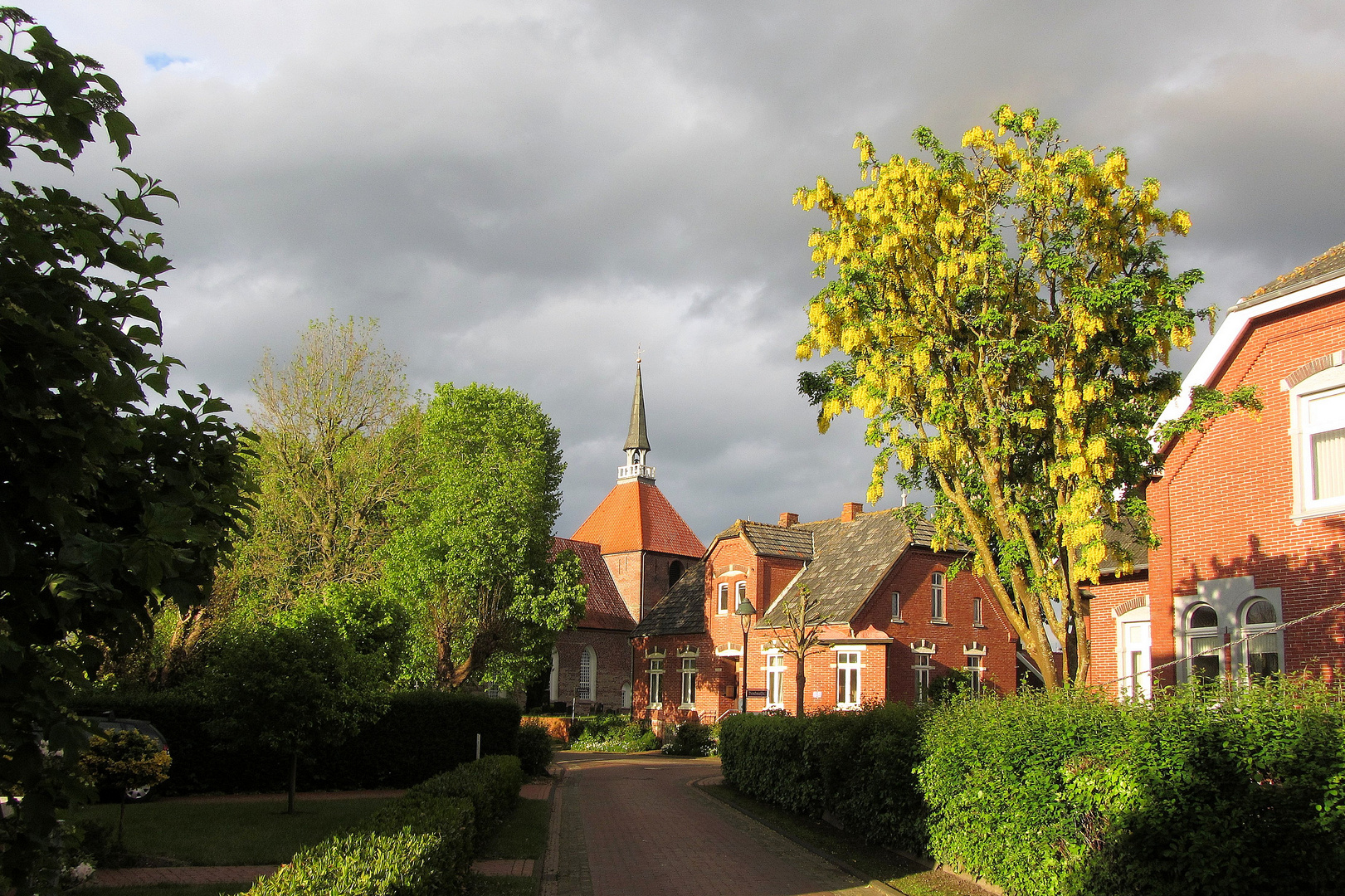 Rysum - Blick zur Kirche