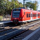 S 1 bei der Einfahrt in den Magdeburger Hauptbahnhof 